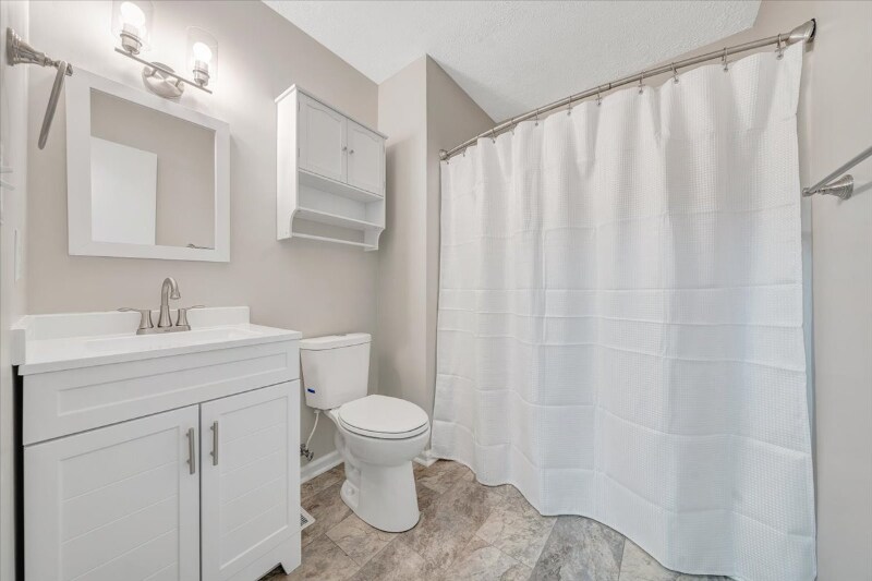 Building Photo - 230 Tinkerview Dr