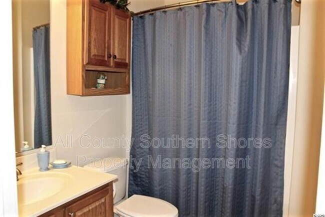 Building Photo - 264 Viareggio Road