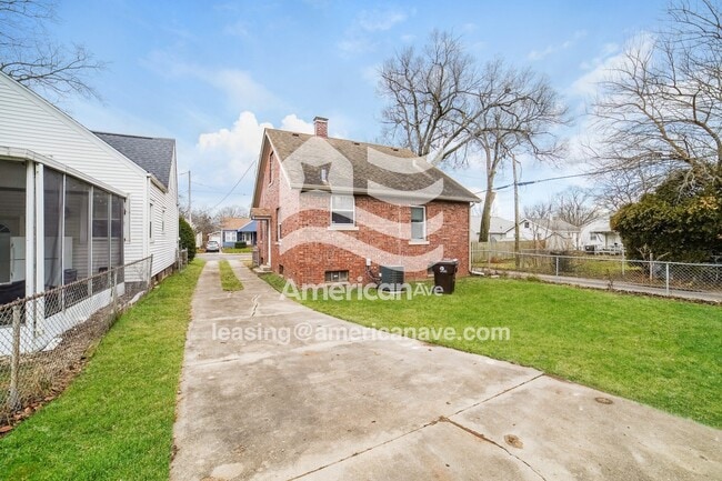 Building Photo - 813 W Melbourne Ave
