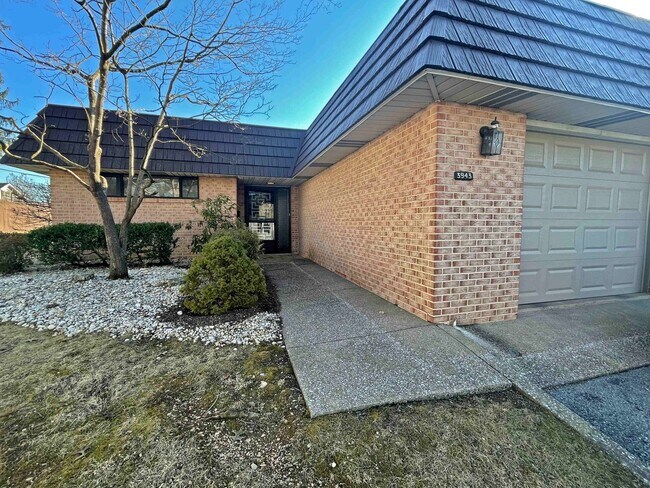 Building Photo - Three bedroom, two full bathrooms house in Enola