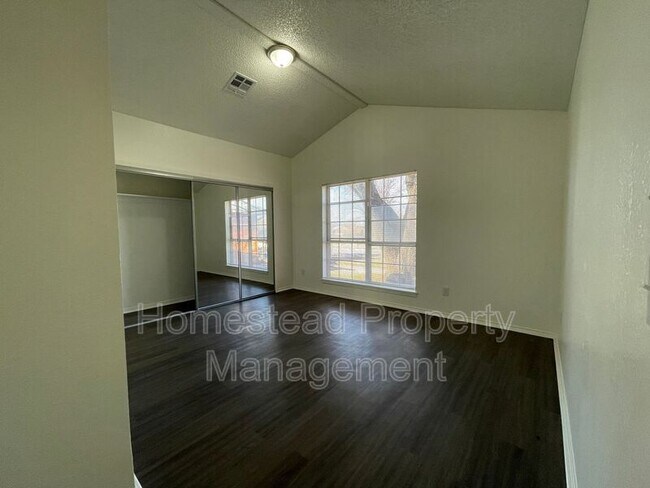 Building Photo - 10020 S Clegern St