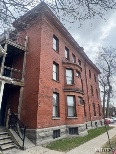 Primary Photo - 215 Allen St