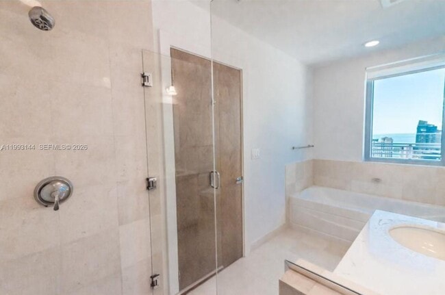 Building Photo - 1060 Brickell Ave