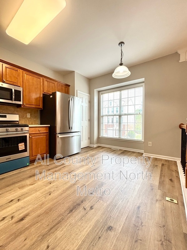 Building Photo - 1033 Thornborough Dr