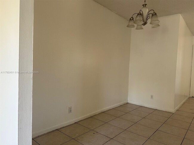 Building Photo - 850 E Commercial Blvd