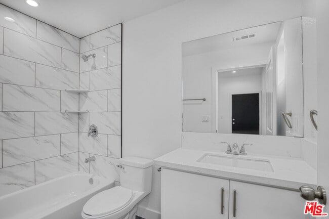 Building Photo - 618 E 28th St