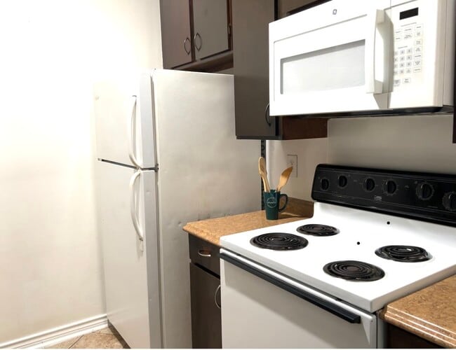 Building Photo - 10047 Westpark Dr