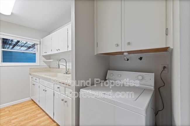 Building Photo - 3539 N Arlington Pl