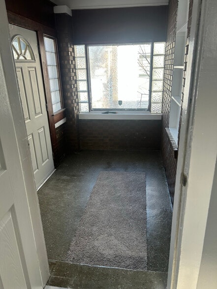 Building Photo - 2429 Madison St