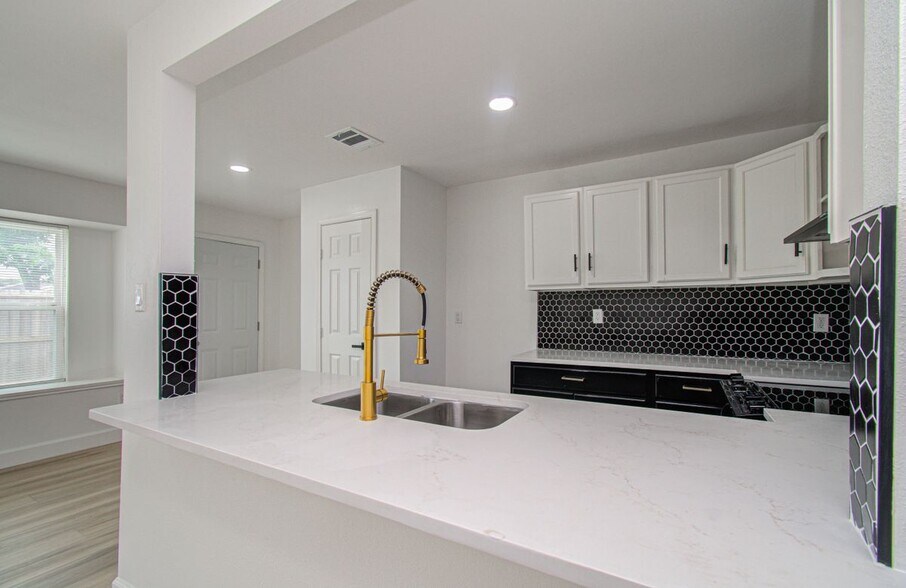 Building Photo - 15448 Chipman Ln.