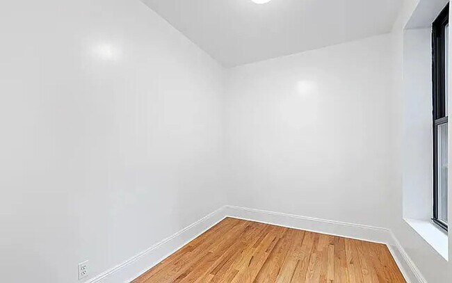 Building Photo - 117 Perry Street