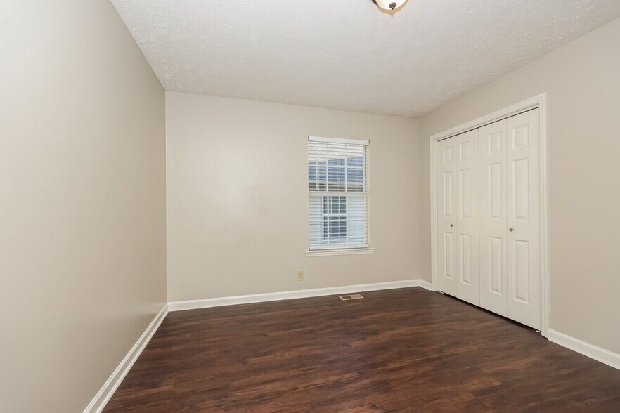 Building Photo - 3925 Calumet Dr