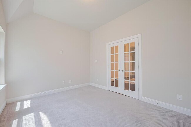 Building Photo - 6243 Garden Lakes Ln