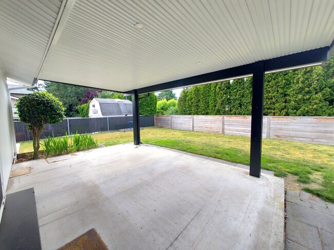 Building Photo - Charming and One of a Kind Three Bedroom