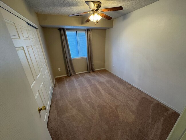 Building Photo - Centrally Located 2 Bed 1 Bath Condo in Co...