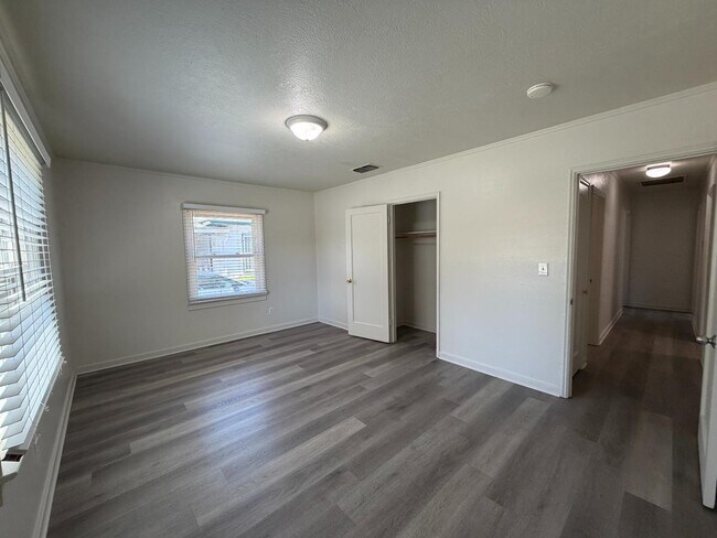 Building Photo - 73 E Fedora Ave
