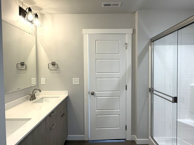 Building Photo - Move-In Special! Brand new 3 bed 2 bath ho...