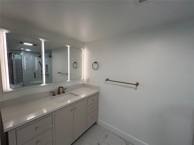 Building Photo - 6260 Kipps Colony Ct S