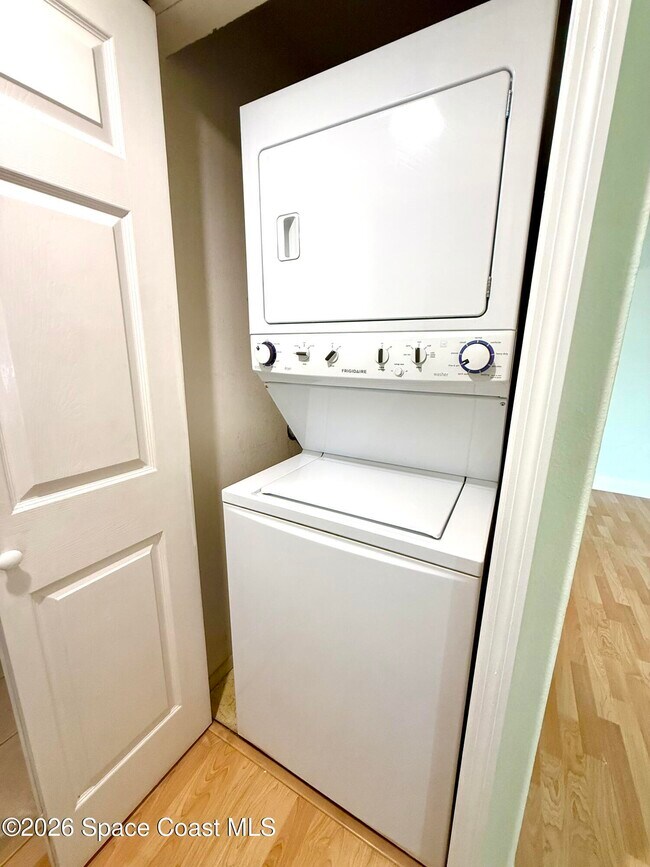 Building Photo - 1485 Malibu Cir NE