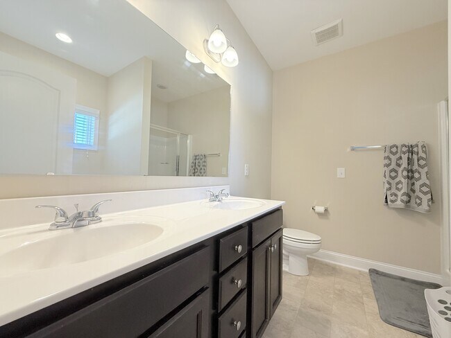 Building Photo - 15 Old Montague Way