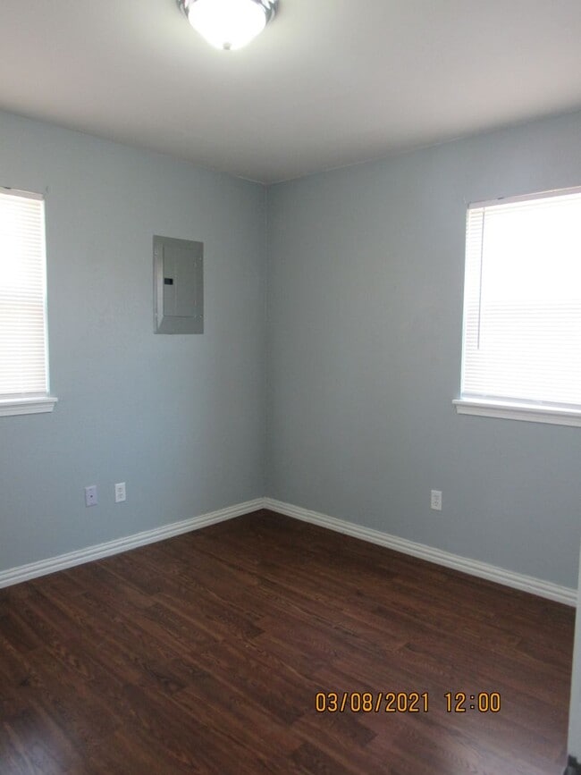 Building Photo - MOVE IN SPECIAL: $200 OFF OF THE FIRST MONTH'S RENT!