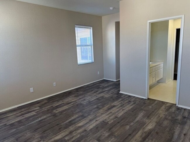 Building Photo - 39545 Warbler Dr