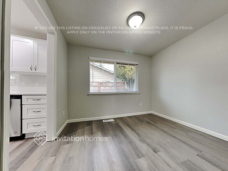 Building Photo - 5526 63rd Ave SE