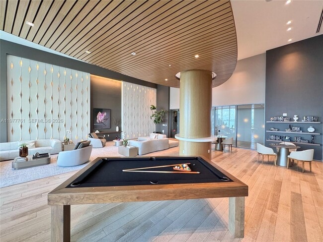 Building Photo - 460 NE 28th St