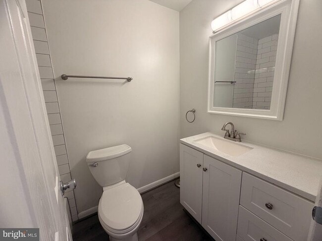 Building Photo - 5129 Clacton Ave