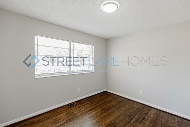 Building Photo - Charming 3 Bedroom in Birmingham!