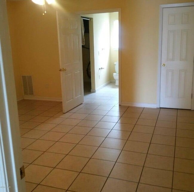 Building Photo - Very cute, 1 bedroom 1 bath,walking distan...