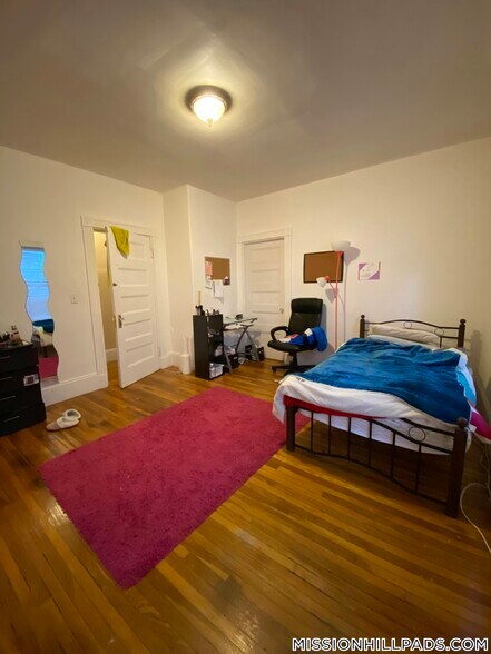 Building Photo - 10 Sachem St