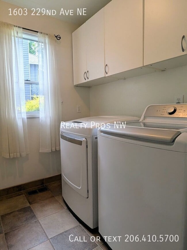 Building Photo - 1603 229th Ave NE
