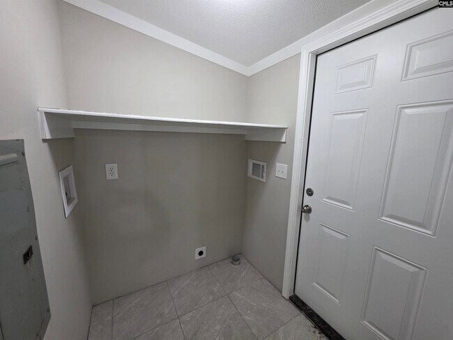 Building Photo - 714 Windy Rd