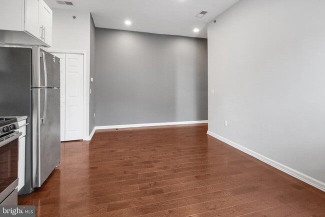 Building Photo - 511 South St