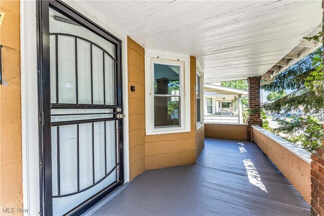 Building Photo - 1458 Larchmont Rd