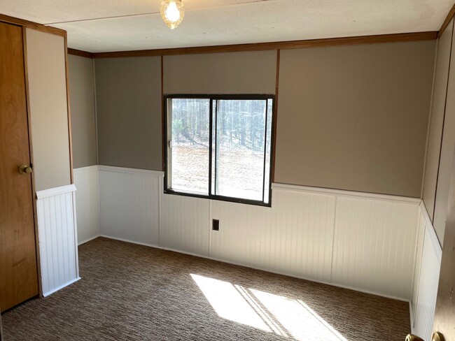 Building Photo - 3 Bed, 1.5 Bath mobile home located in Sta...