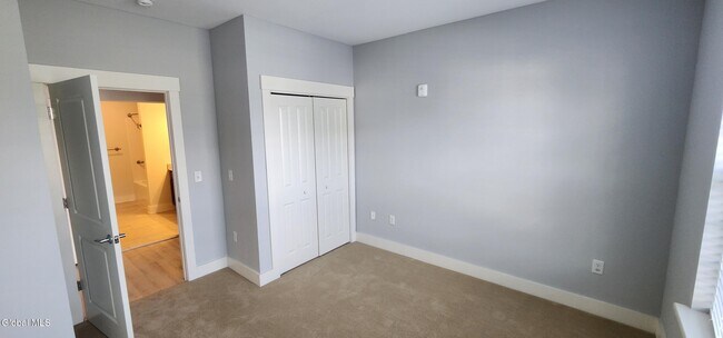 Building Photo - 5 Broom Shop Ln