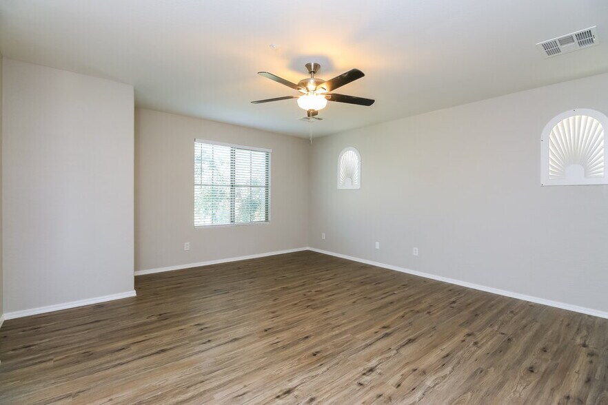 Building Photo - 3234 E Sports Dr