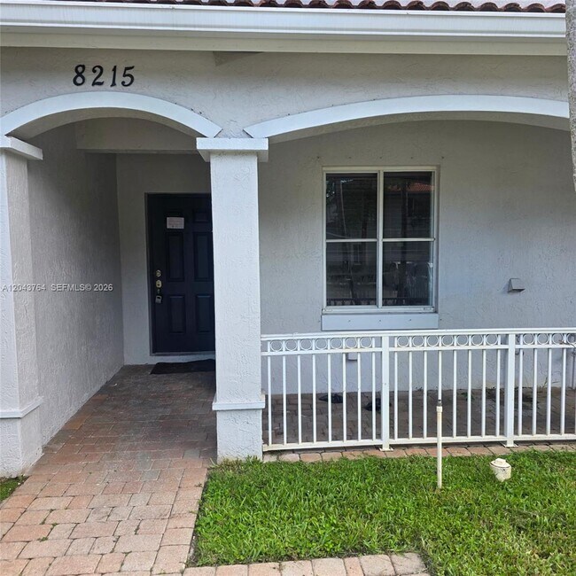 Building Photo - 8215 SW 27th St