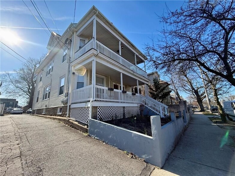 Building Photo - 1003 Narragansett Blvd