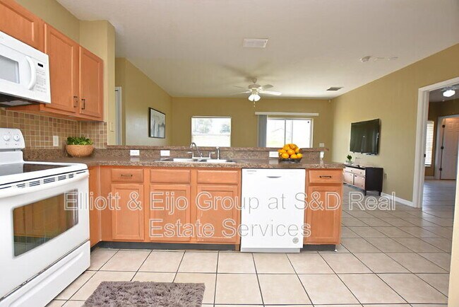 Building Photo - 982 Cumberland Dr
