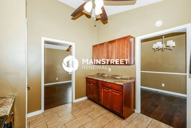 Building Photo - 3 Bedroom Pet-Friendly Home in Indianapolis, IN with Main Street Renewal
