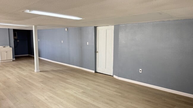 Building Photo - 405 S High St