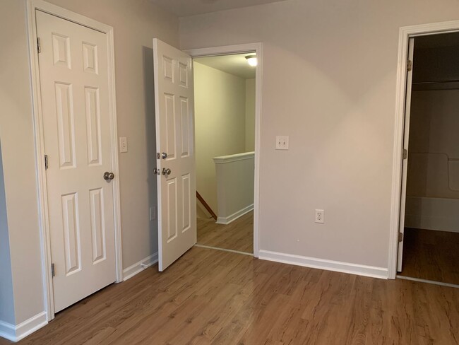 Building Photo - 3 bed 3 bath Townhome -1/2 OFF FIRST FULL ...