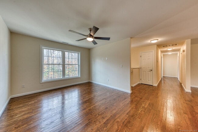 Building Photo - 43 Belvedere Dr