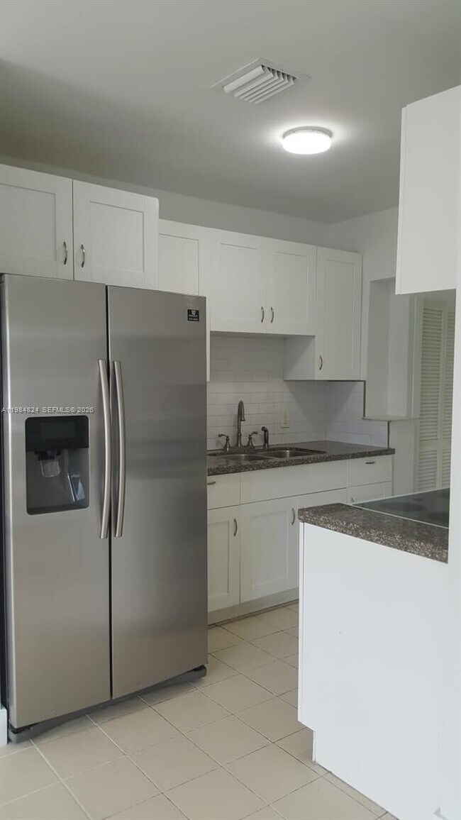 Building Photo - 6300 SW 21st St