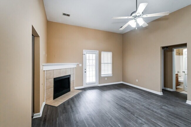 Building Photo - 1319 Farwoods Dr