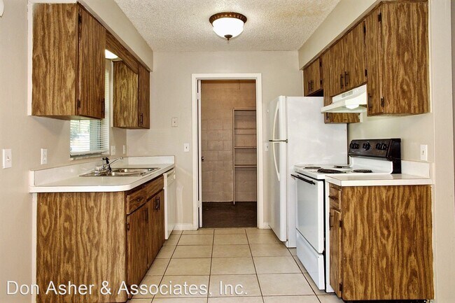 Building Photo - 2 br, 1 bath House - 760 E. Magnolia Avenue