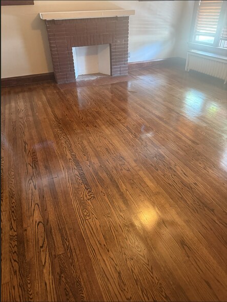 Living Room - 4370 Eastway St